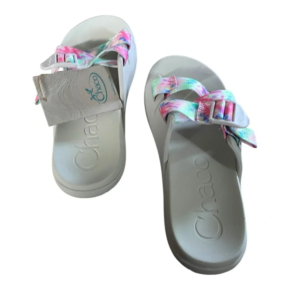 NWT Chaco floral pattern sandals